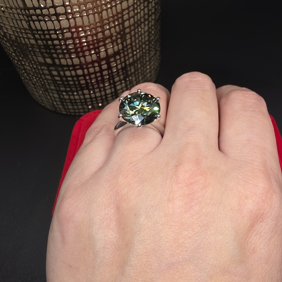 10 Carat Green Moissanite Diamond. 925 Sterling Silver Ring. Platinum Plated. - Picture 5 of 13